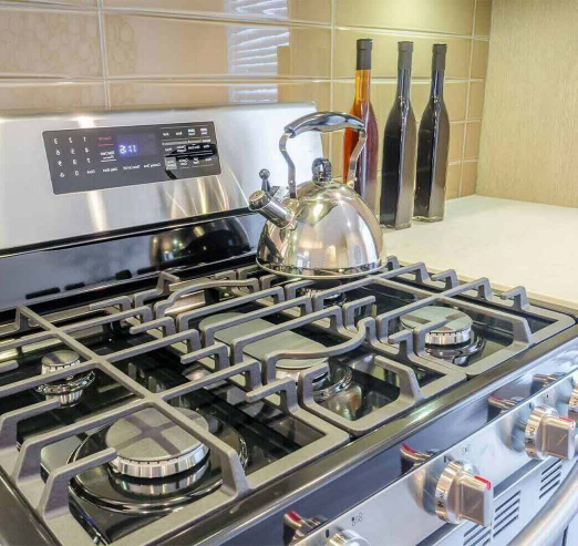 Range cooker with kettle
