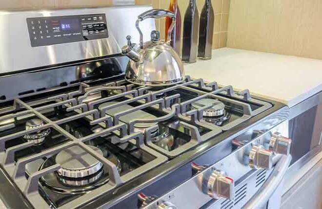 Range cooker with kettle
